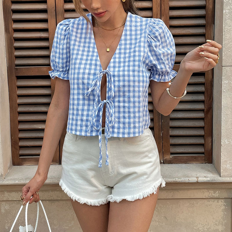 Haut Court Femme à Carreaux Bleus – Manches Bouffantes et Noeud LuvaParis